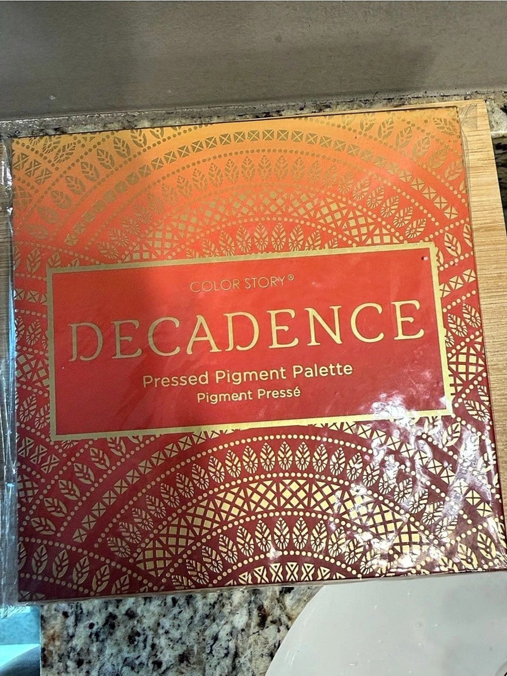 BNWT- Makeup- Color Story Decadence Pressed Pigment Palette Eyeshadow Palette